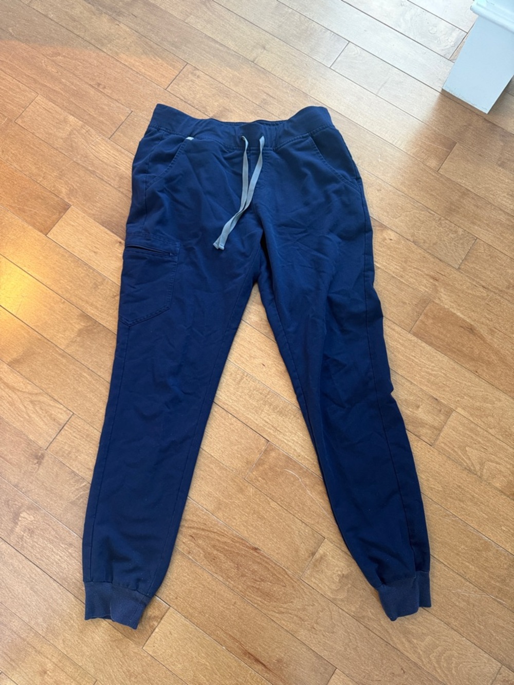 Figs Womans Navy scrub jogger pants, size medium tall